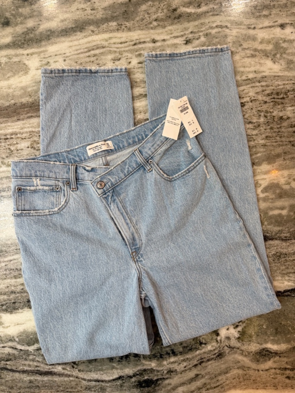 NWT Abercrombie & Fitch The 90’s Straight Ultra High Rise Light Wash Jeans - Picture 8 of 8